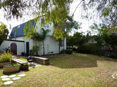 The Doo Drop Inn - Tourism Brisbane 3