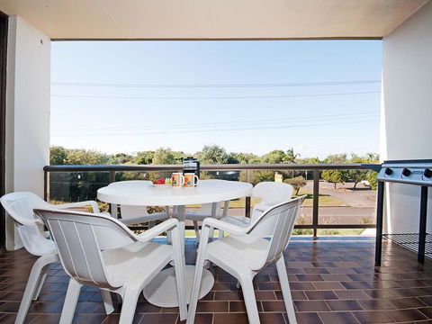 The Dunes, Unit 17/38 Marine Drive - Tourism Brisbane 2