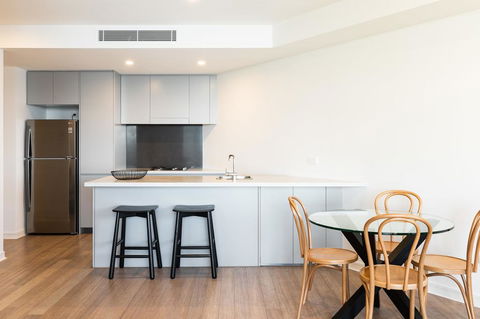The Edge - Luxurious Waterfront Apartment - Tourism Brisbane 2