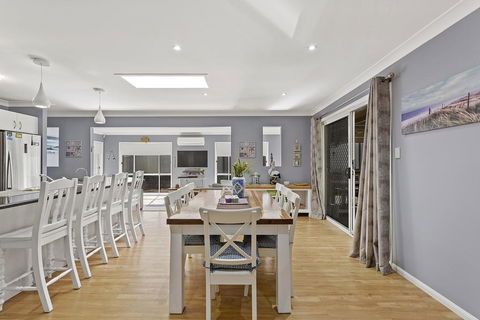 The Family Entertainer In The Heart Of Corlette! - Tourism Brisbane 0