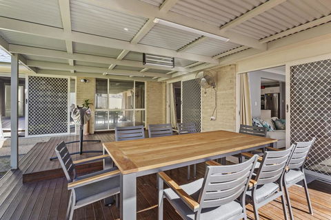 The Family Entertainer In The Heart Of Corlette! - Tourism Brisbane 3