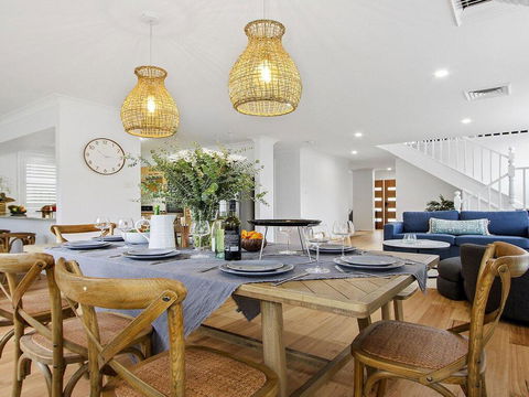 The Great White - Beach Living At Its Best - Brisbane Tourism 0