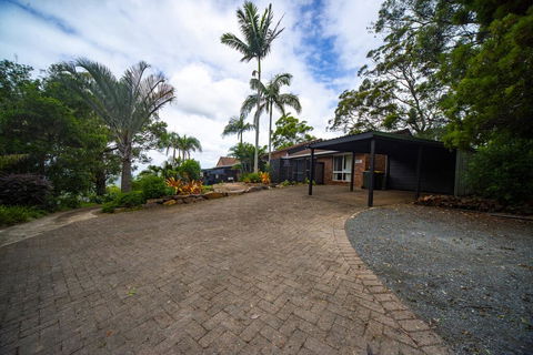 The Hillside Villa - Tourism Brisbane 0