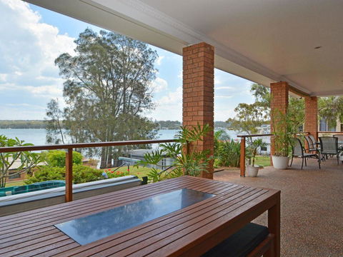 The House On The Lake @ Fishing Point, Lake Macquarie - Honestly Put The Line In And Catch Fish - Tourism Brisbane 0