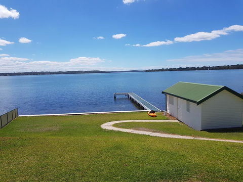 The Lake Escape - Tourism Brisbane 0