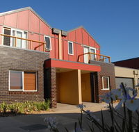 The Lakes Apartments - Tourism Brisbane