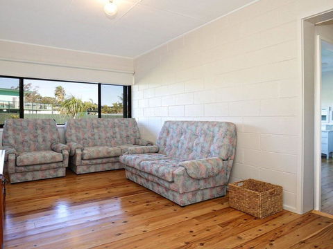 The Lobster Pot - Great Outdoor Eating Area - Brisbane Tourism 3