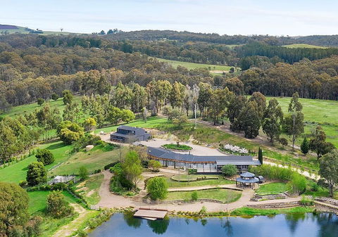 The Loft At Butlers Lane Vineyard - Tourism Brisbane 0