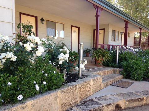 The Nosh & Nod - Avon Terrace - Tourism Brisbane 0