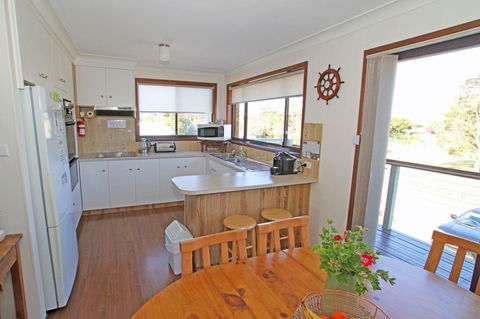 The Oasis On Jacobs Drive - Brisbane Tourism 1