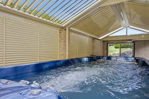 The Orient - Family & Pet Friendly - Huge Spa - Brisbane Tourism 1