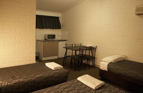 The Plains Motor Inn - Brisbane Tourism 3