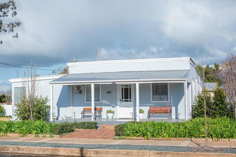 The Rested Guest 3 Bedroom Cottage West Wyalong - Tourism Brisbane 0