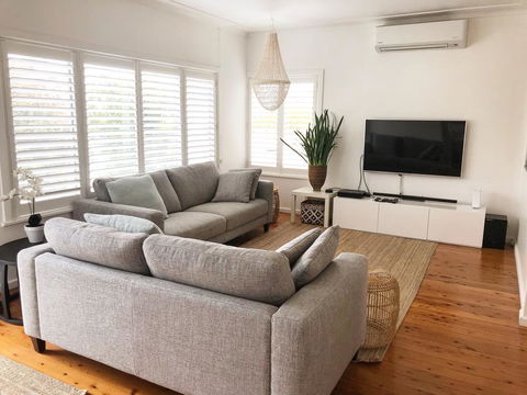 The Seaside Beachhouse Mollymook - Tourism Brisbane 0