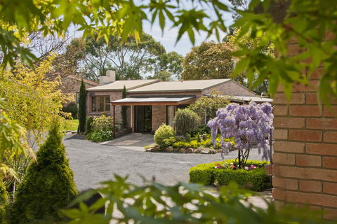 The Shingles Riverside Cottages - Tourism Brisbane 0