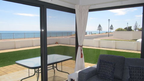 The Somerton Beach Retreat - Tourism Brisbane 0