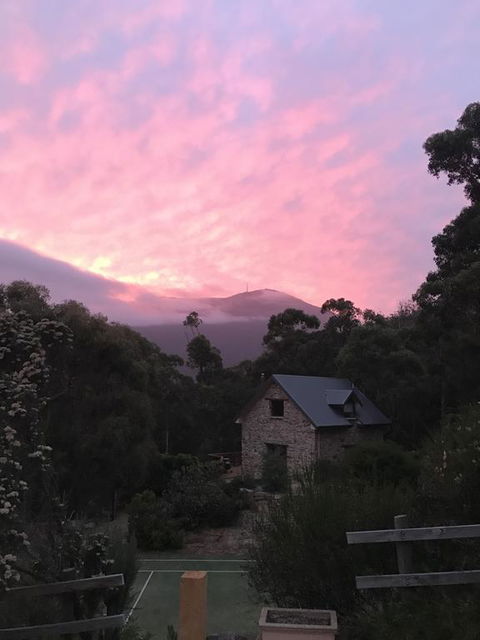 The Stone Cottage (with Tennis Court) - Brisbane 4u 0