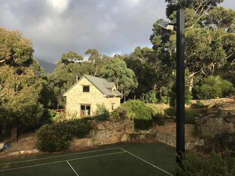The Stone Cottage (with Tennis Court) - Brisbane 4u 2