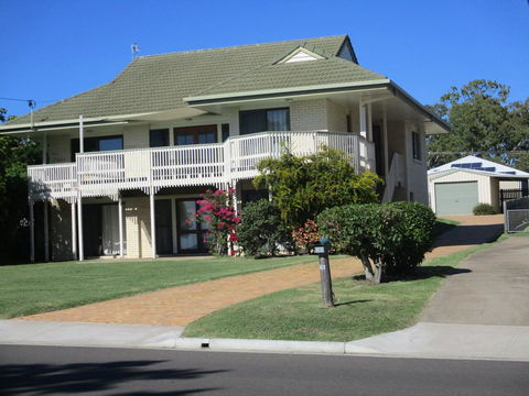 The Sun And The Sea In Hervey Bay - Tourism Brisbane 0