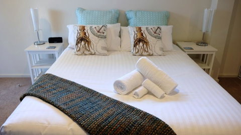 THE TIN SHED Couples Accommodation At Bay Of Fires - Brisbane Tourism 0