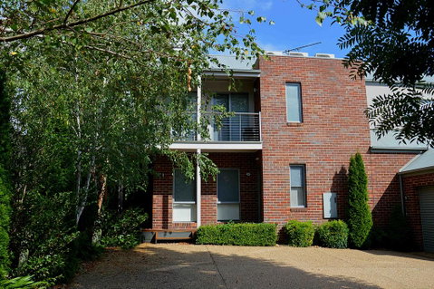 The Track - Beautiful Townhouse In Bright - Brisbane Tourism 0