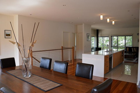 The Track - Beautiful Townhouse In Bright - Brisbane Tourism 3