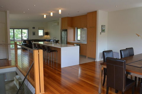 The Track - Beautiful Townhouse In Bright - Brisbane Tourism 1