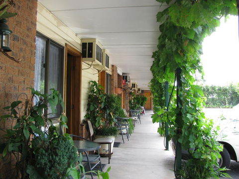 The Wayfarer Motel - Tourism Brisbane 0