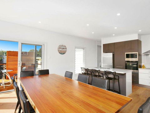 The Wharf House - Budgewoi - Tourism Brisbane 0
