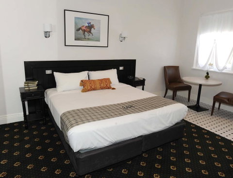 The Yarrawonga Hotel - Tourism Brisbane 0