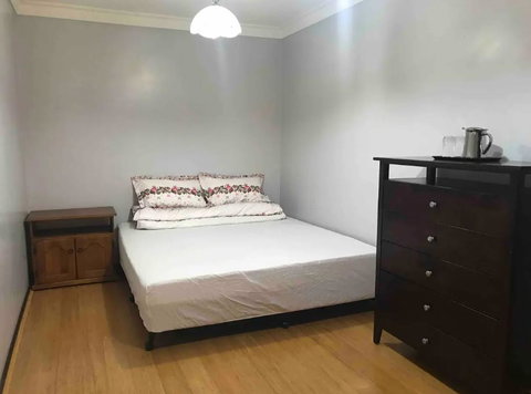 Thomastown Antique House En-suite Room - Brisbane Tourism 0