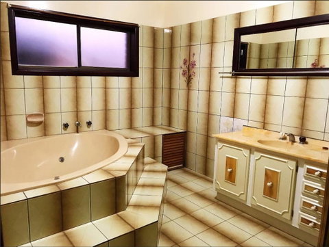 Thomastown Antique House En-suite Room - Brisbane Tourism 1