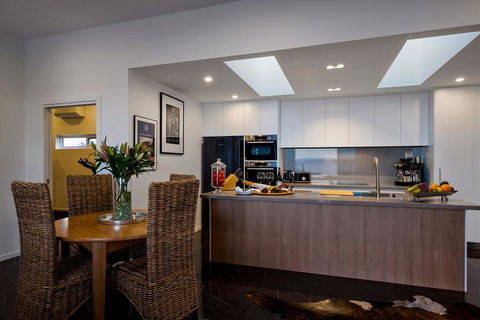Tinderbox Retreat - Tourism Brisbane 1