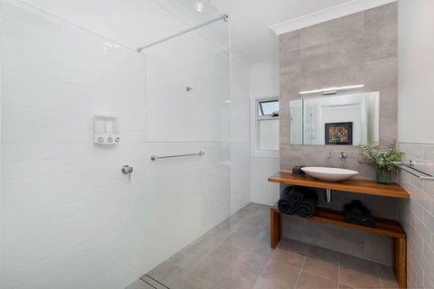 Toms Cottage - Wilgowrah -A Country Escape - Tourism Brisbane 3