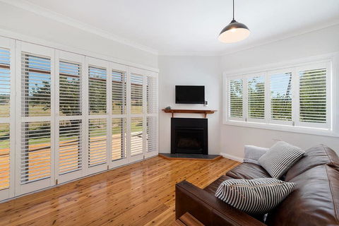 Toms Cottage - Wilgowrah -A Country Escape - Tourism Brisbane 2