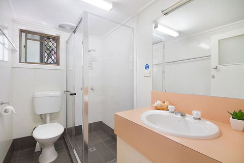Tondio Terrace Flat 5 - Pet Friendly, Ground Floor Budget Style Accommodation - Tourism Brisbane 3