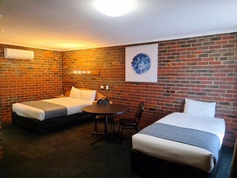 Town House Motor Inn - Tourism Brisbane 1