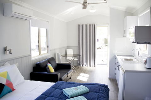 Townsville Tourist Village - Brisbane 4u 1