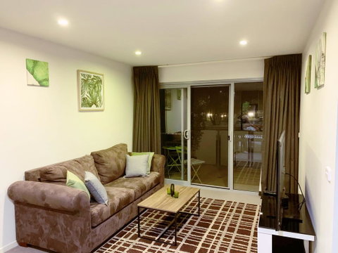 Tranquil, Relaxing Forrest Style Apartment - Braddon CBD - Brisbane Tourism 0