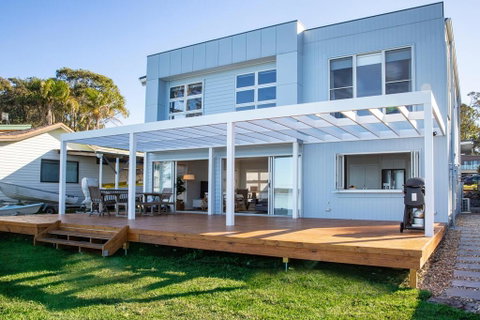 Tranquility Absolute Waterfront - Pet Friendly - 10 Mins To Hyams Beach - Brisbane Tourism 1
