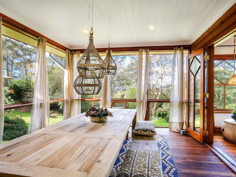 Treetops - Elegant, Inviting, Designer, Cedar Home - Tourism Brisbane 1