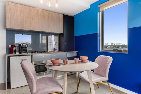 Trendy And Central One Bed Apartment With Views - Brisbane Tourism 3
