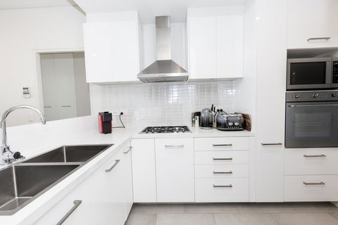 Trendy, Self Contained Inner City Apartment - Tourism Brisbane 1