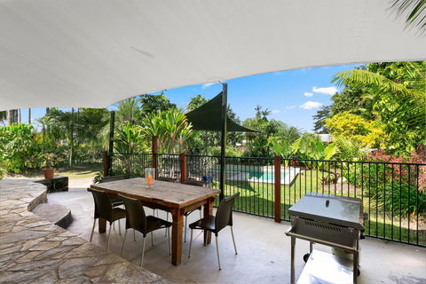 Tropical House, Pool And Extra Bungalow, 4 Bedrooms - Brisbane Tourism 2