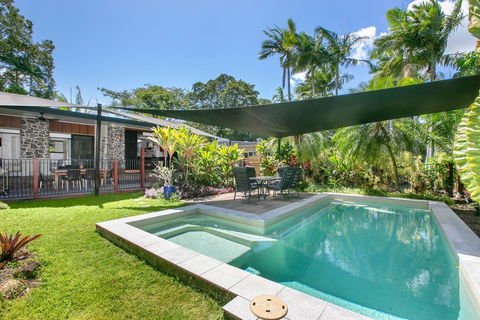 Tropical House, Pool And Extra Bungalow, 4 Bedrooms - Brisbane Tourism 1
