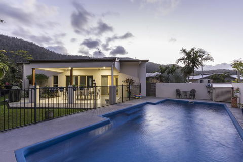 Tropical Private Holiday House With Pool - Tourism Brisbane 1