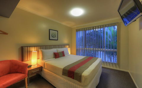 Tropixx Motel & Restaurant - Tourism Brisbane 3