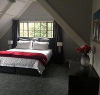 Tudor House - Large Family Home - Brisbane Tourism