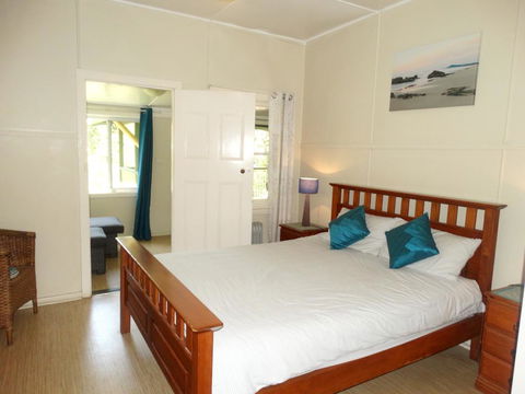 Tuckers Rocks Cottage - Tourism Brisbane 3