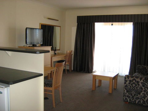 Turners Vineyard Motel - Tourism Brisbane 1